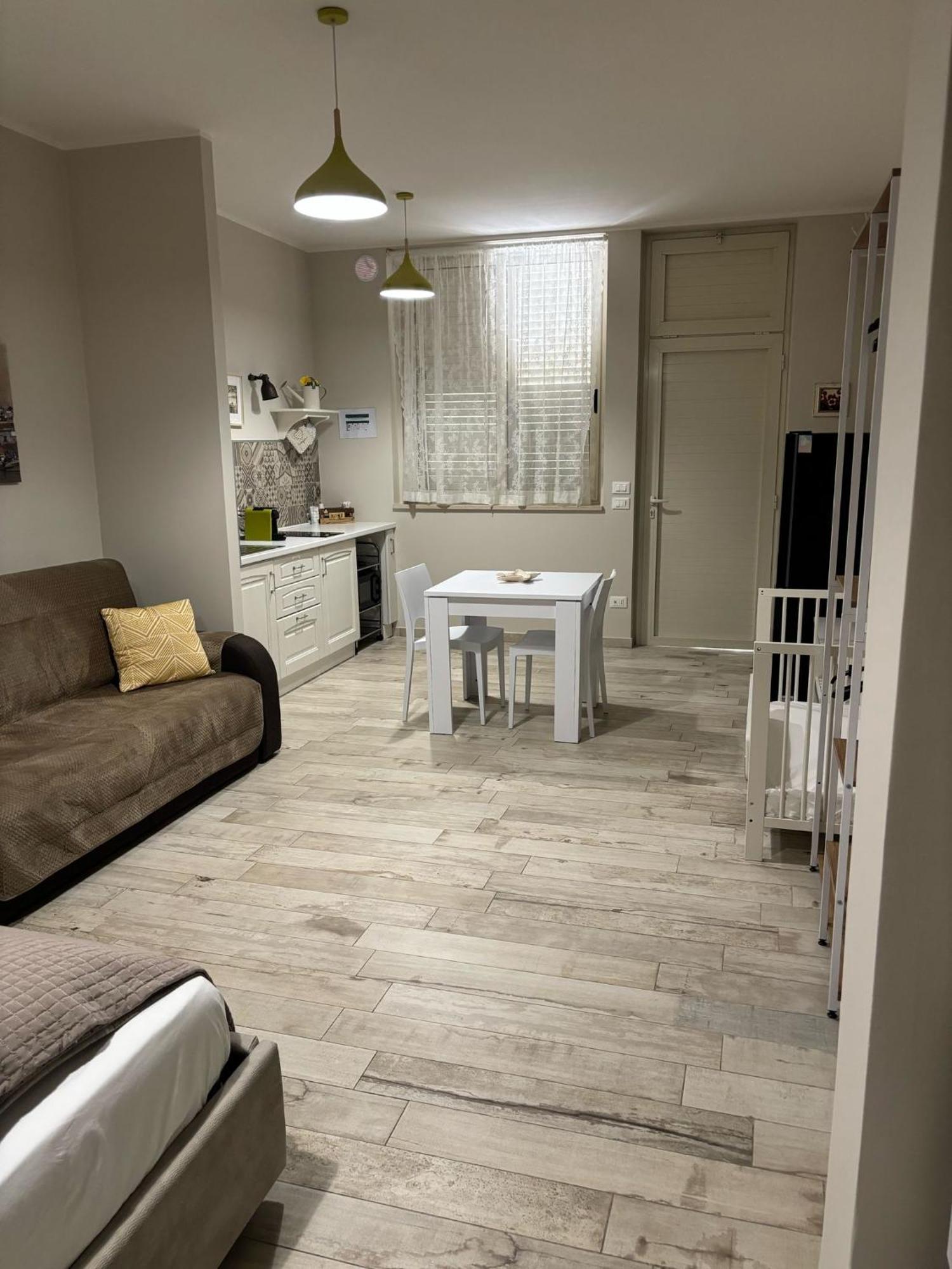 Appartamento Con Patio Monopoli Exteriör bild